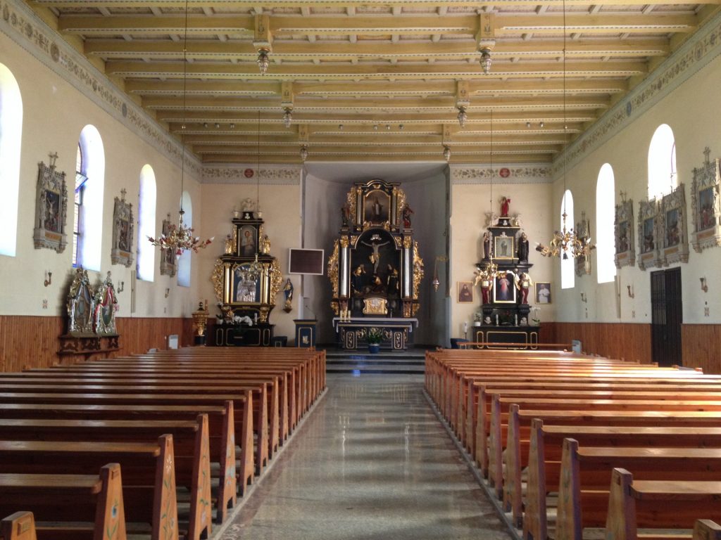 Chmielno. Wnętrze kościoła pw. św. Apostołów Piotra i Pawła Fot. Lucyna Szomburg