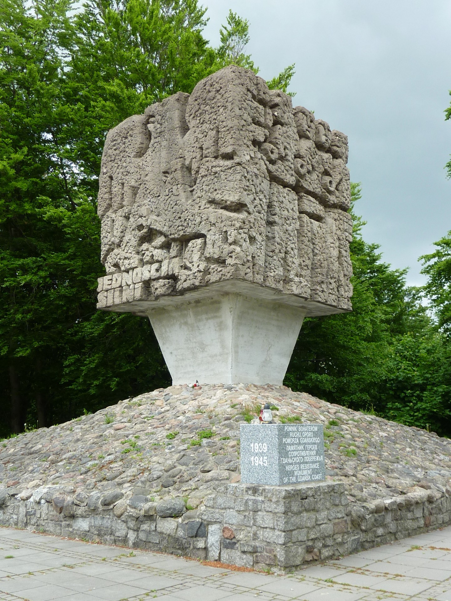 Złota Góra na Kaszubach, Pomnik Bohaterów Ruchu Oporu Pomorza Gdańskiego Źródło: Wikipedia Autor: Przemysław Jahr