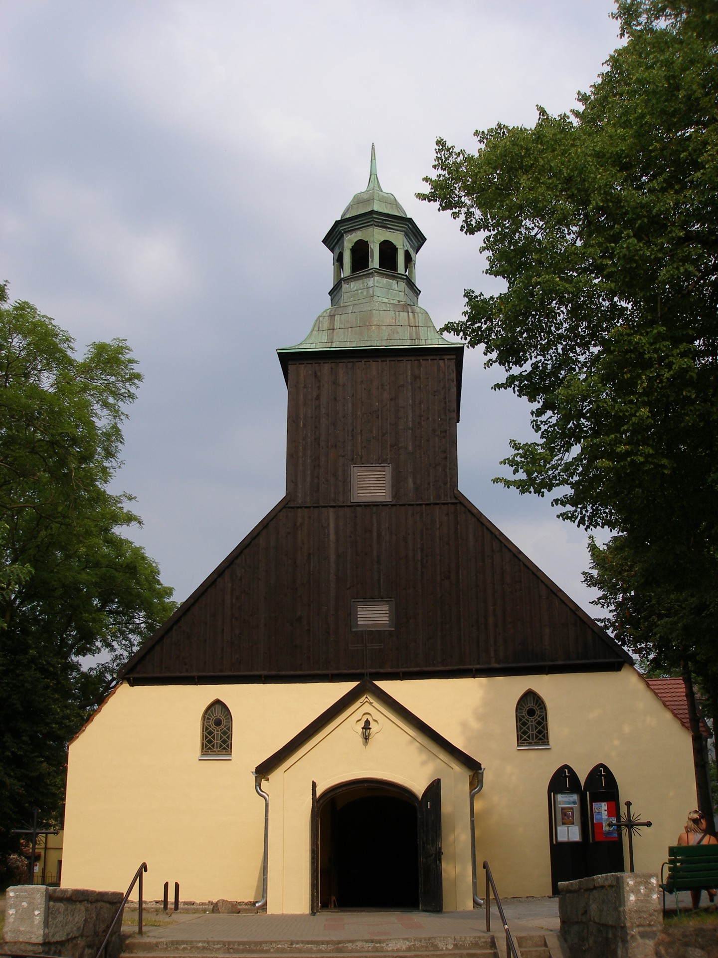 Fot.: Łeba, kościół pw. Wniebowzięcia NMP, źródło: Wikipedia, autor: GringoPL