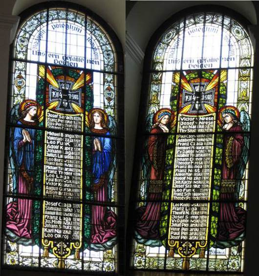 Witraże w kościele w Rozłazinie, źródło: wikipedia.org