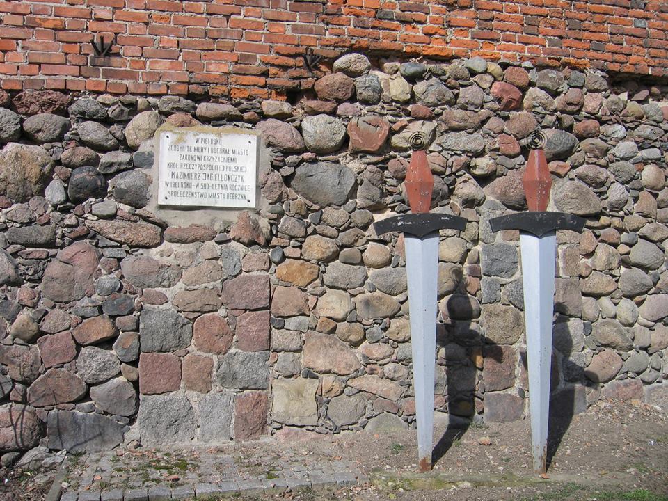 Debrzno. Baszta Czarownic i mury obronne z czasów krzyżackich 2