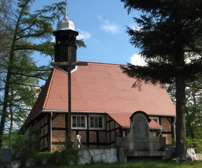 Objazda. Kościółek ryglowy pw. Matki Boskiej Częstochowskiej, jeden z najstarszych na Pomorzu