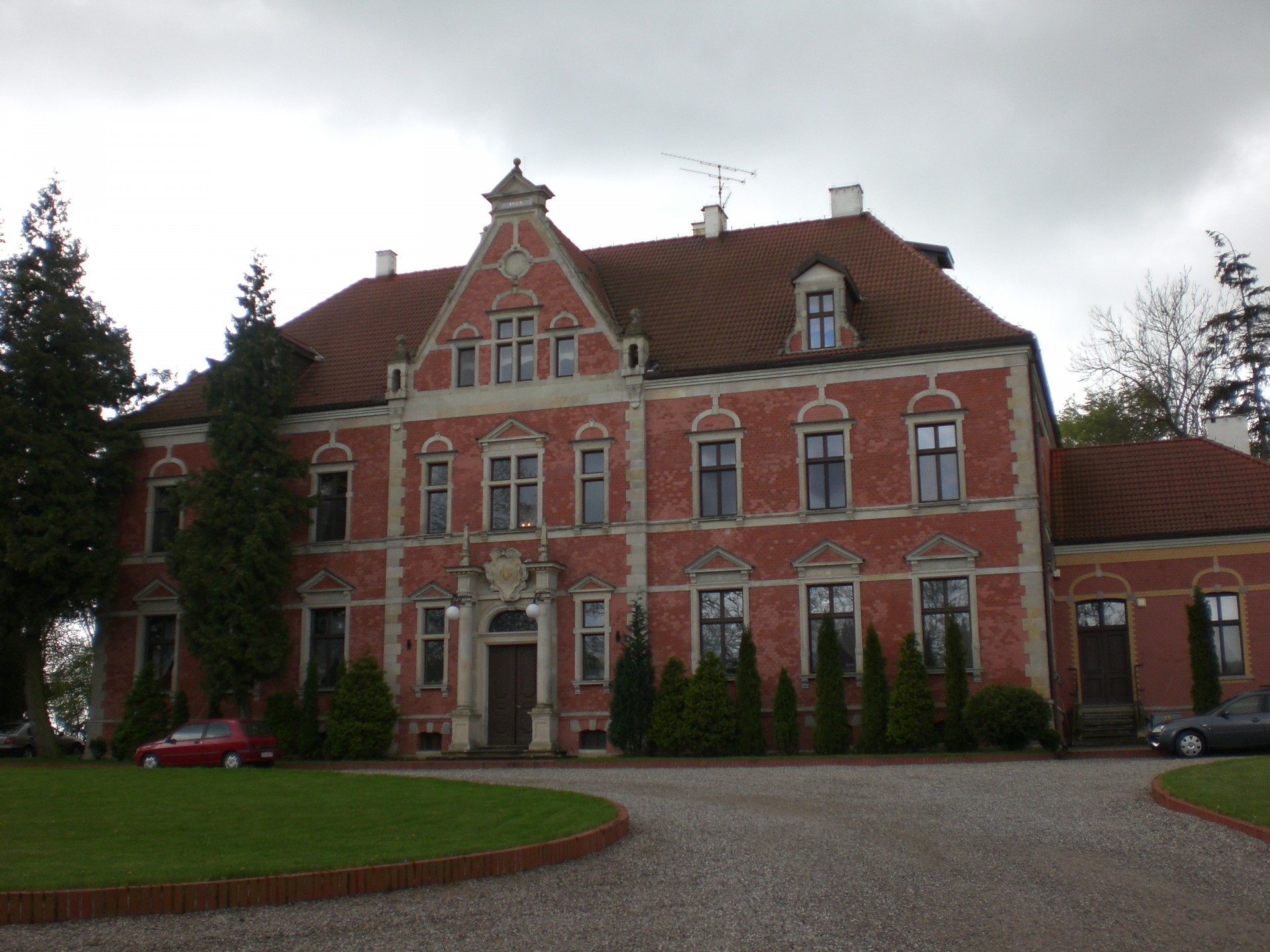 Pałac w Leźnie Źródło: Wikipedia.org Autor: Alfisti gd