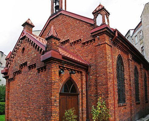 Słupsk. Cerkiew pw. św. Apostołów Piotra i Pawła w ceglanym, poewangelickim kościele