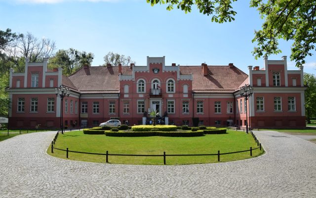 Wejherowo, Pałac Przebendowskich i Keyserlingków. Tajemnicze mury w pięknym parku