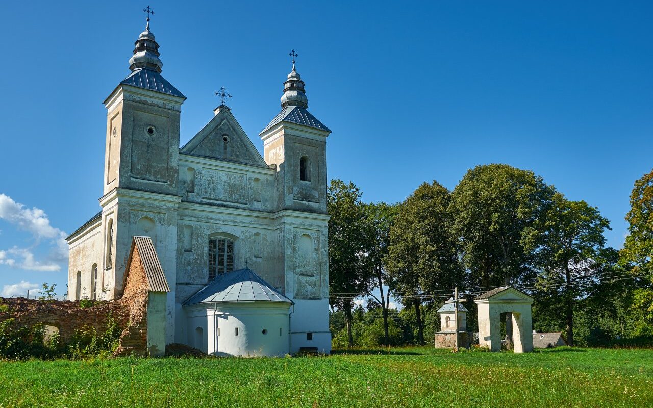 Architektura Sakralna Kaszub: Najstarsze Kościoły i Kaplice