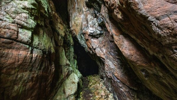 Speleologia w Polsce: Jaskinie dla Amatorów i Zaawansowanych Odkrywców