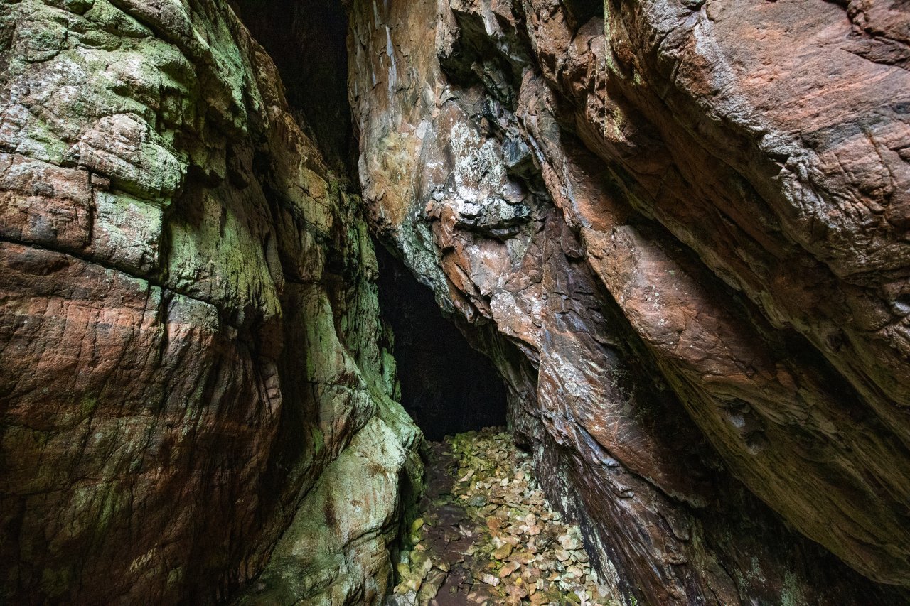 Speleologia w Polsce: Jaskinie dla Amatorów i Zaawansowanych Odkrywców